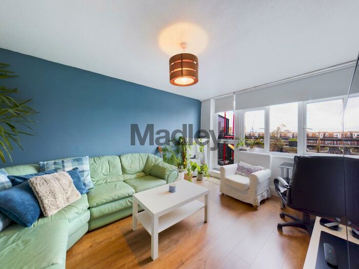 2 Bedroom Flat To Rent In Lockwood Square, London, SE16