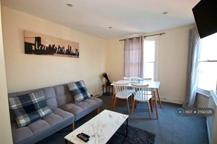 2 Bedroom Flat To Rent In Burgate, Canterbury, CT1