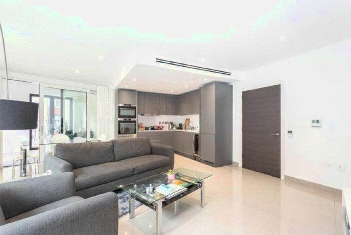 2 Bedroom Flat To Rent In Delphini Apartments, St. Georges Circus, London, SE1