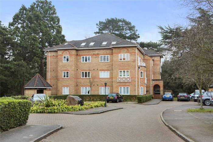 1 Bedroom Flat To Rent In Trematon Place, Teddington, TW11