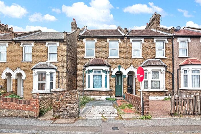 2 Bedroom Flat For Sale In Chingford Road, Walthamstow, London, E17