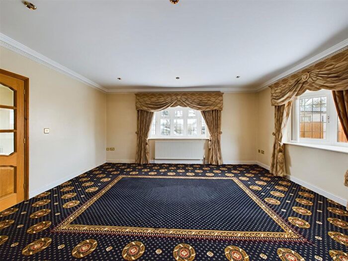6 Bedroom Property To Rent In Peeks Brook Lane, Horley, RH6