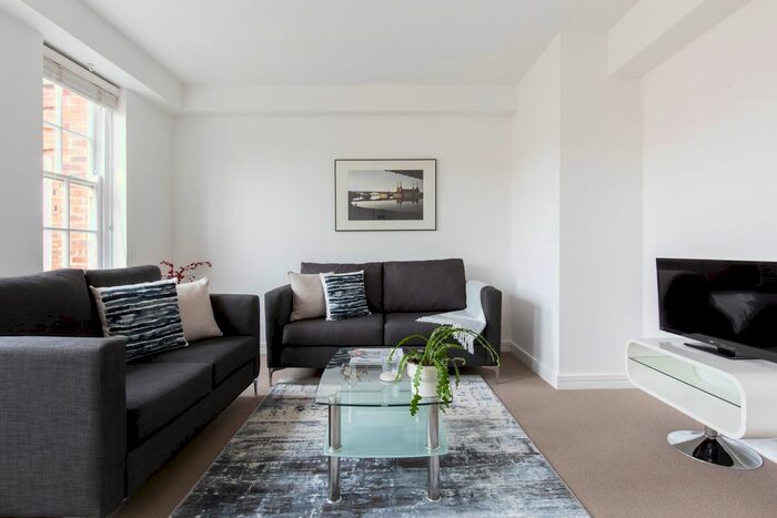 2 Bedroom Flat To Rent In Dolphin Square, London, SW1V