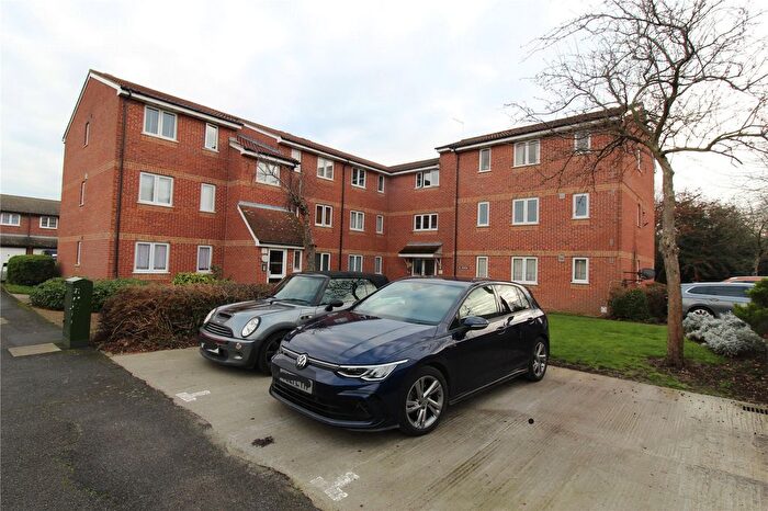 1 Bedroom Flat For Sale In Sandon Close, Rochford, Essex, SS4