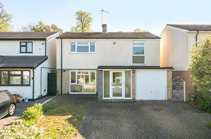 4 Bedroom Detached House For Sale In Beechpark Way, Watford, WD17