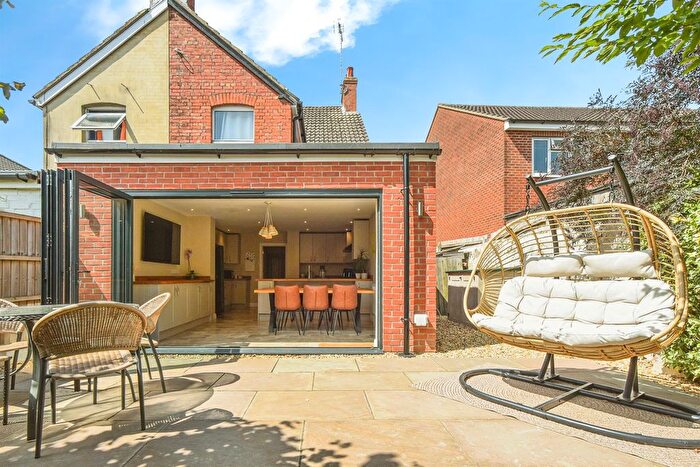 3 Bedroom Semi-Detached House For Sale In Bulford Road, Durrington, Salisbury, SP4