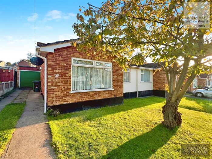 2 Bedroom Bungalow To Rent In Long Meadow Drive, Wickford, Essex, SS11