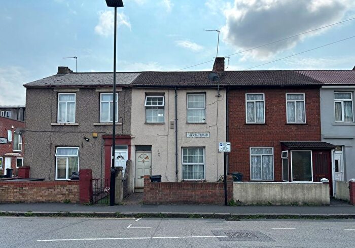 3 Bedroom Terraced House For Sale In Heath Road, Hounslow, Middlesex, TW3