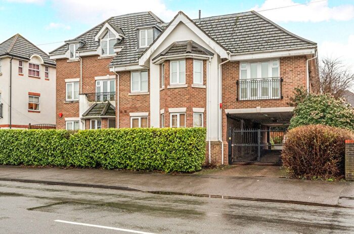 2 Bedroom Flat For Sale In Woking, Surrey, GU21