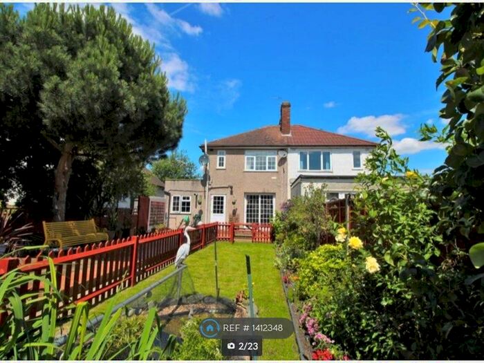 4 Bedroom Semi-Detached House To Rent In Lingfield Crescent, London, SE9