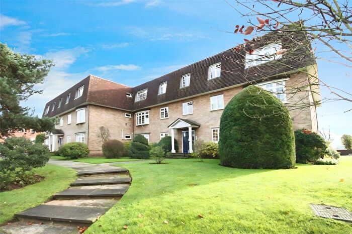 1 Bedroom Flat To Rent In Langley Walk, Woking, Surrey, GU22