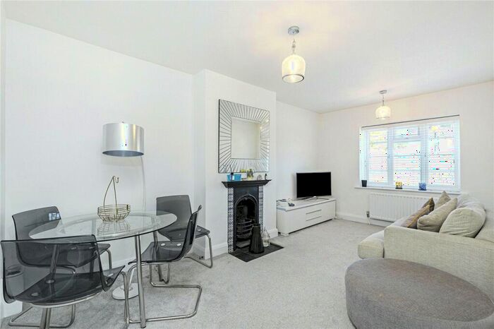 2 Bedroom Flat To Rent In De Beauvoir Court, Northchurch Road, N1