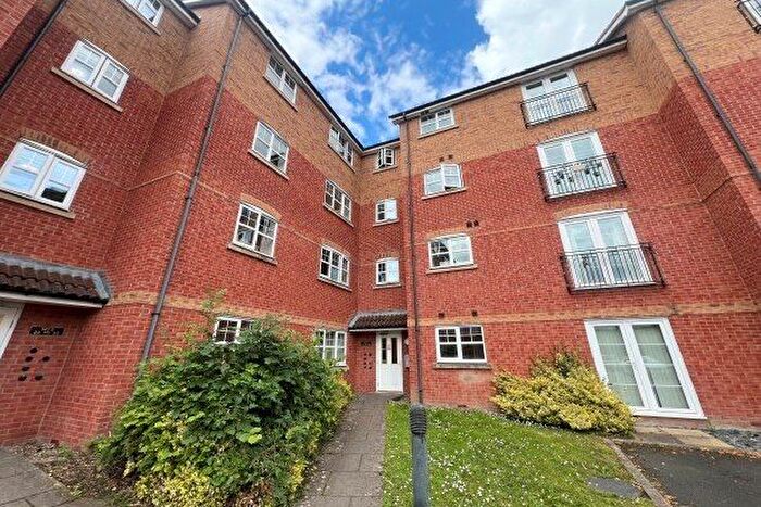 2 Bedroom Flat To Rent In Design Close, Bromsgrove, B60