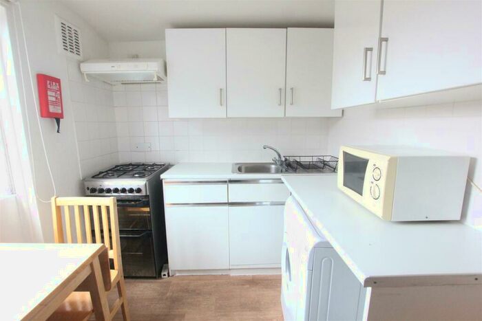 House To Rent In Athenaeum Place, London, N10