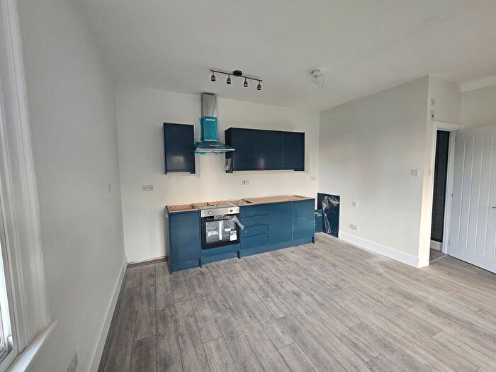 Studio To Rent In Ashford Road, Maidstone, ME14