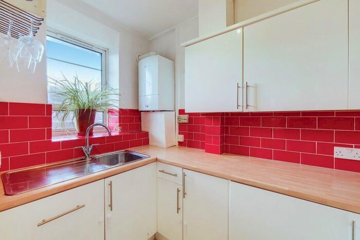 1 Bedroom Flat To Rent In White City Estate, London, W12