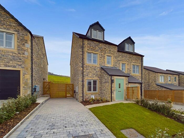3 Bedroom Town House To Rent In Alders Road, Skipton, BD23