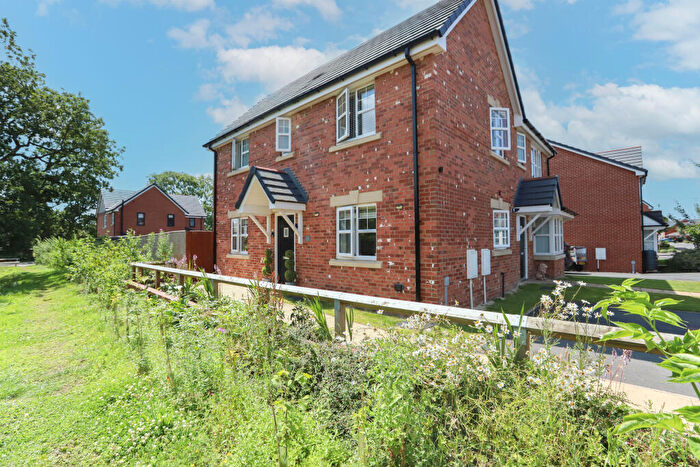 3 Bedroom Semi Detached House For Sale In Sandpiper Way, Preston, PR4