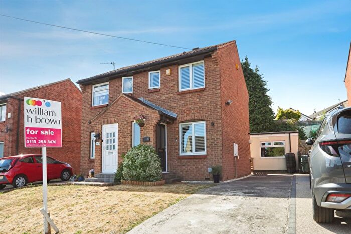 1 Bedroom Semi-Detached House For Sale In Abbeydale Oval, Leeds, LS5