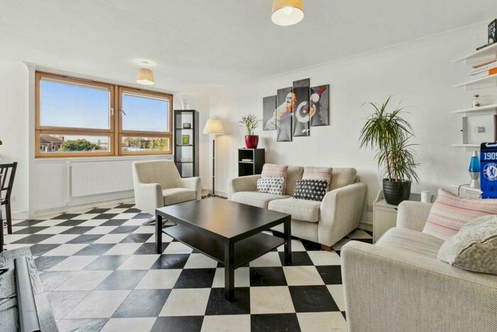 3 Bedroom Flat To Rent In Upper Whistler Walk, Chelsea, SW10