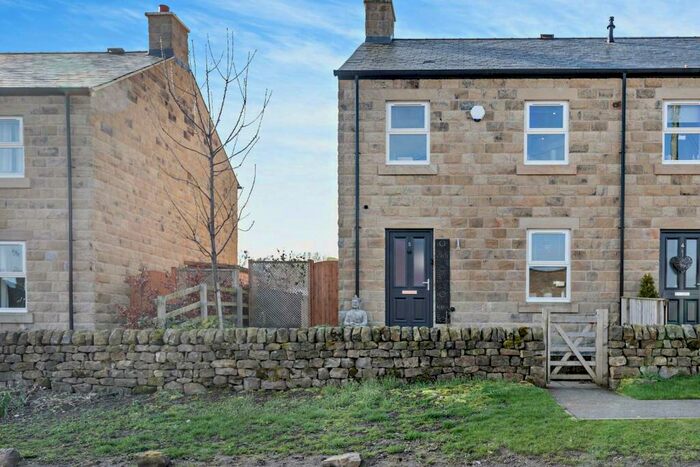 3 Bedroom End Of Terrace House To Rent In Deer Glade Court, Darley, HG3