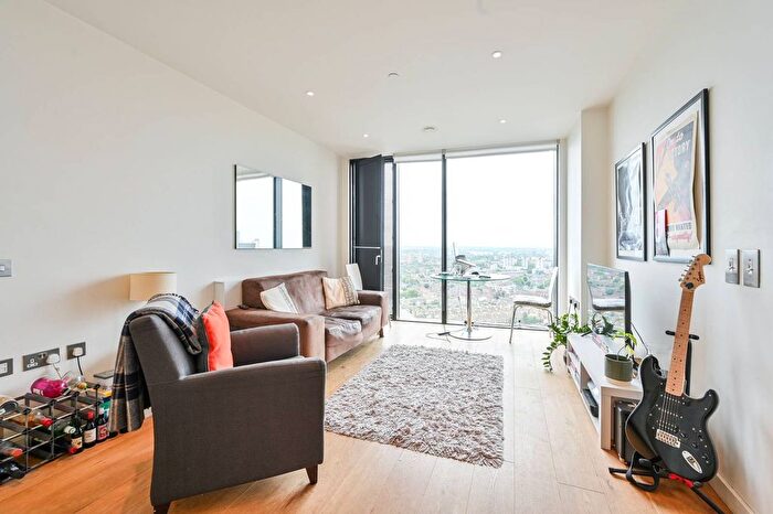 1 Bedroom Flat To Rent In Walworth Road, Elephant And Castle, London, SE1