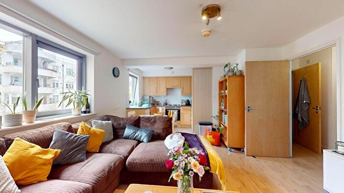 2 Bedroom Flat To Rent In Balham High Road, London, SW17