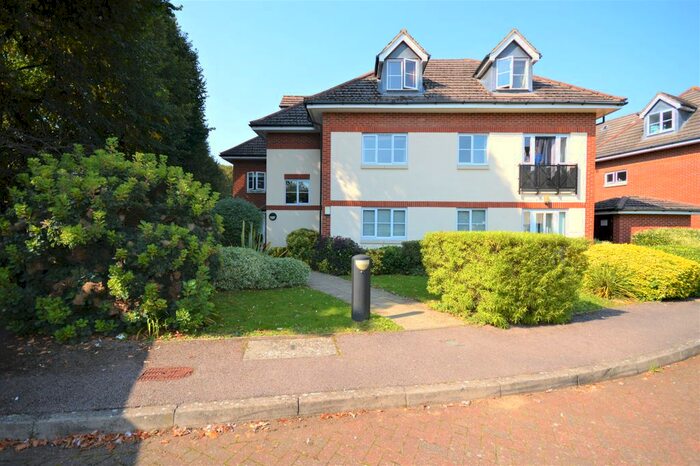 2 Bedroom Flat To Rent In Coy Court, Aylesbury, Bucks, HP20