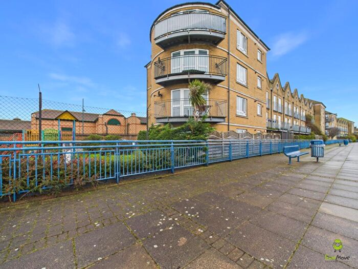 2 Bedroom Flat To Rent In Wharfside Close, Erith, DA8