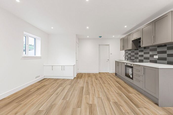 2 Bedroom Flat For Sale In Thame Road, Stadhampton, OX44
