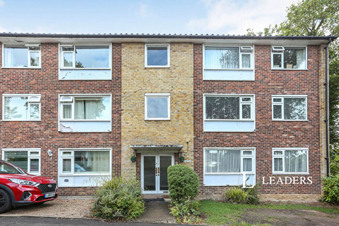 2 Bedroom Flat To Rent In Coombe Dene, Bromley, BR2