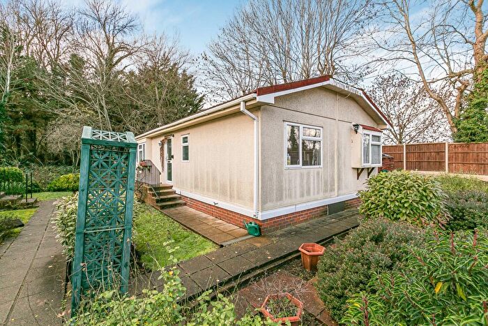 2 Bedroom Park Home For Sale In Fordbridge Park, Fordbridge Road, Sunbury-On-Thames, Surrey, TW16