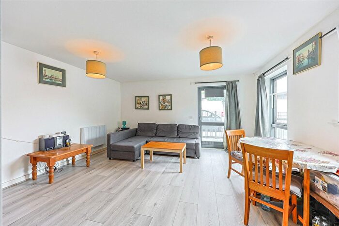 2 Bedroom Flat For Sale In Kenley Avenue, Colindale, NW9