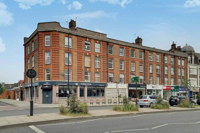 4 Bedroom Flat To Rent In Broadlands Avenue, Streatham, London, SW16