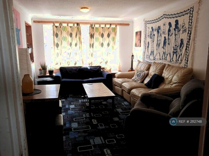 3 Bedroom Flat To Rent In St. Mungo Avenue, Glasgow, G4