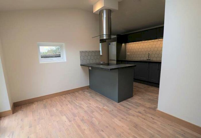 3 Bedroom End Of Terrace House To Rent In Addiscombe Road, Croydon, CR0