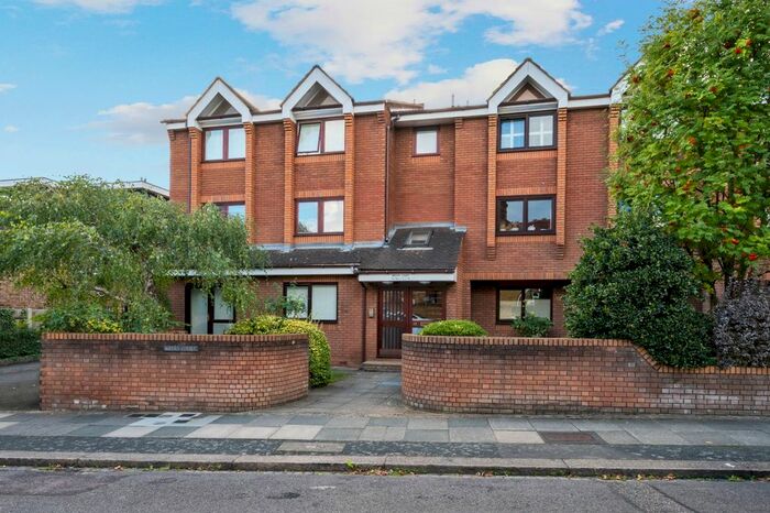 2 Bedroom Flat To Rent In Meers Court, Langham Road, London And Garage, SW20