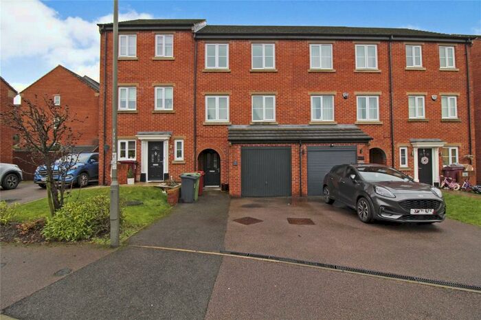 4 Bedroom Terraced House For Sale In Southdown Close, Doe Lea, Chesterfield, Derbyshire, S44