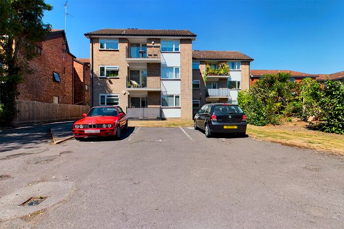2 Bedroom Flat To Rent In Oak Court, Green Lane, Northwood, HA6