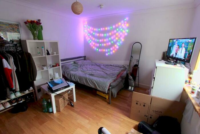 1 Bedroom Apartment To Rent In Goldings Crescent, Hatfield, AL10