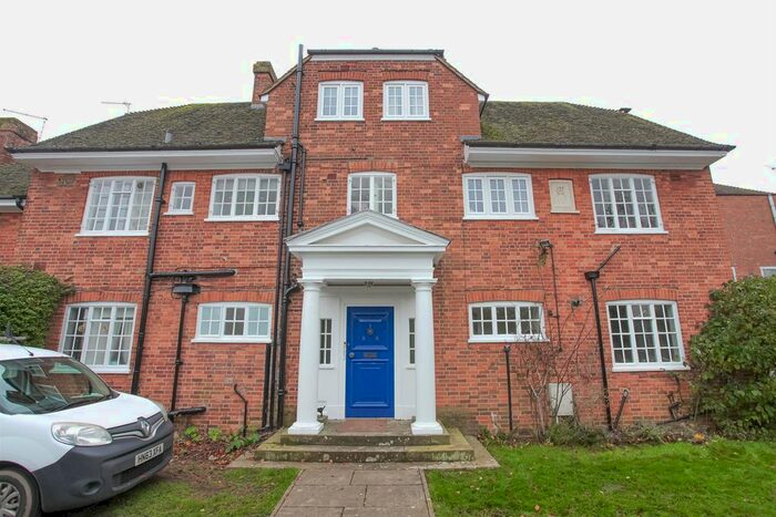 2 Bedroom Flat To Rent In Yarnton Court, Kidlington, OX5