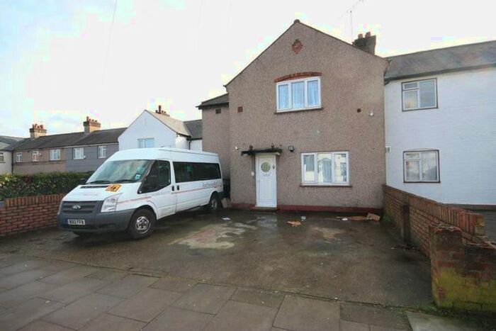 4 Bedroom Semi-Detached House To Rent In Brassie Avenue, East Acton, London, W3