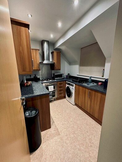 2 Bedroom Flat To Rent In Field Farm Close, Loughborough, Leicestershire, LE11