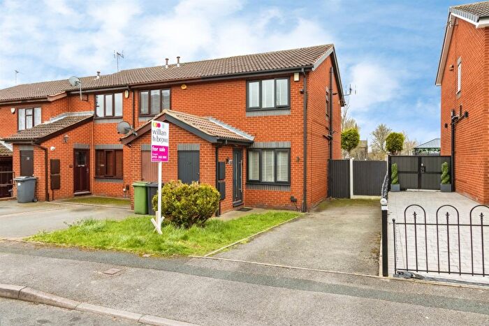 2 Bedroom Semi Detached House For Sale In The Spinney, Leeds, LS9