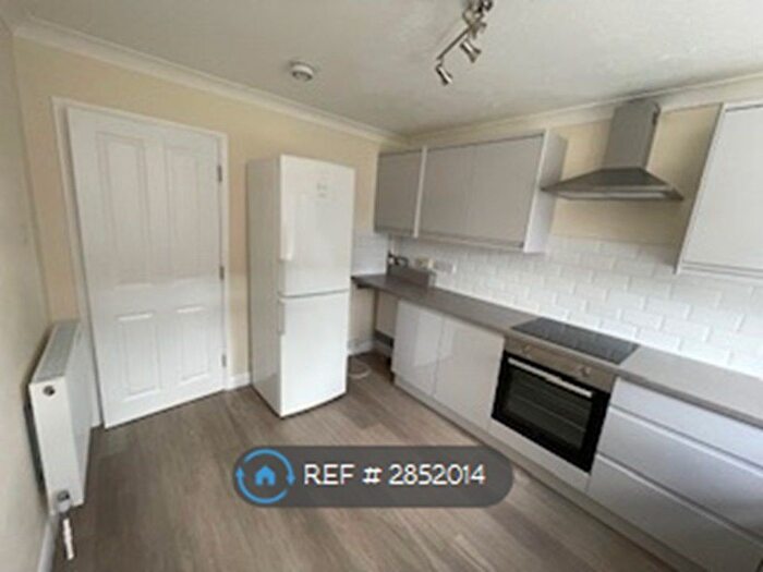 2 Bedroom Flat To Rent In Bournemouth Road, Poole, BH14