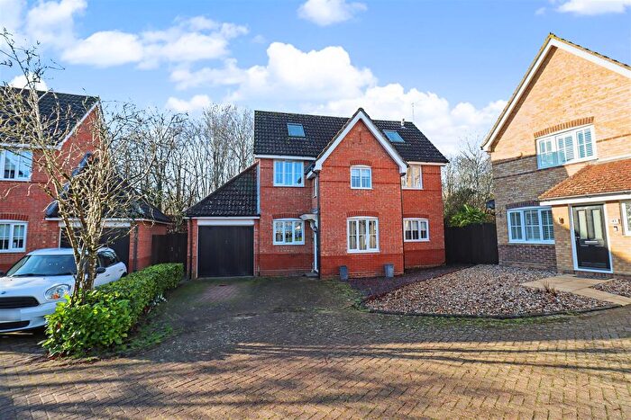 4 Bedroom Detached House For Sale In Wood Way, Great Notley, Braintree, CM77