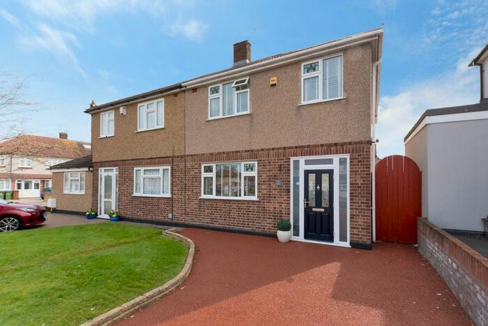 3 Bedroom Property To Rent In Ightham Road, Erith, DA8