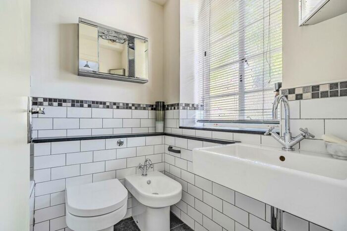 2 Bedroom Flat For Sale In Cochrane Street, St Johns Wood, NW8
