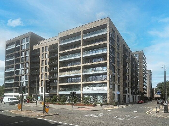 2 Bedroom Flat To Rent In Fairfield Avenue, Staines, TW18