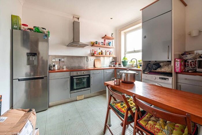 3 Bedroom Flat For Sale In Carnarvon Road, Forest Gate, London, E15